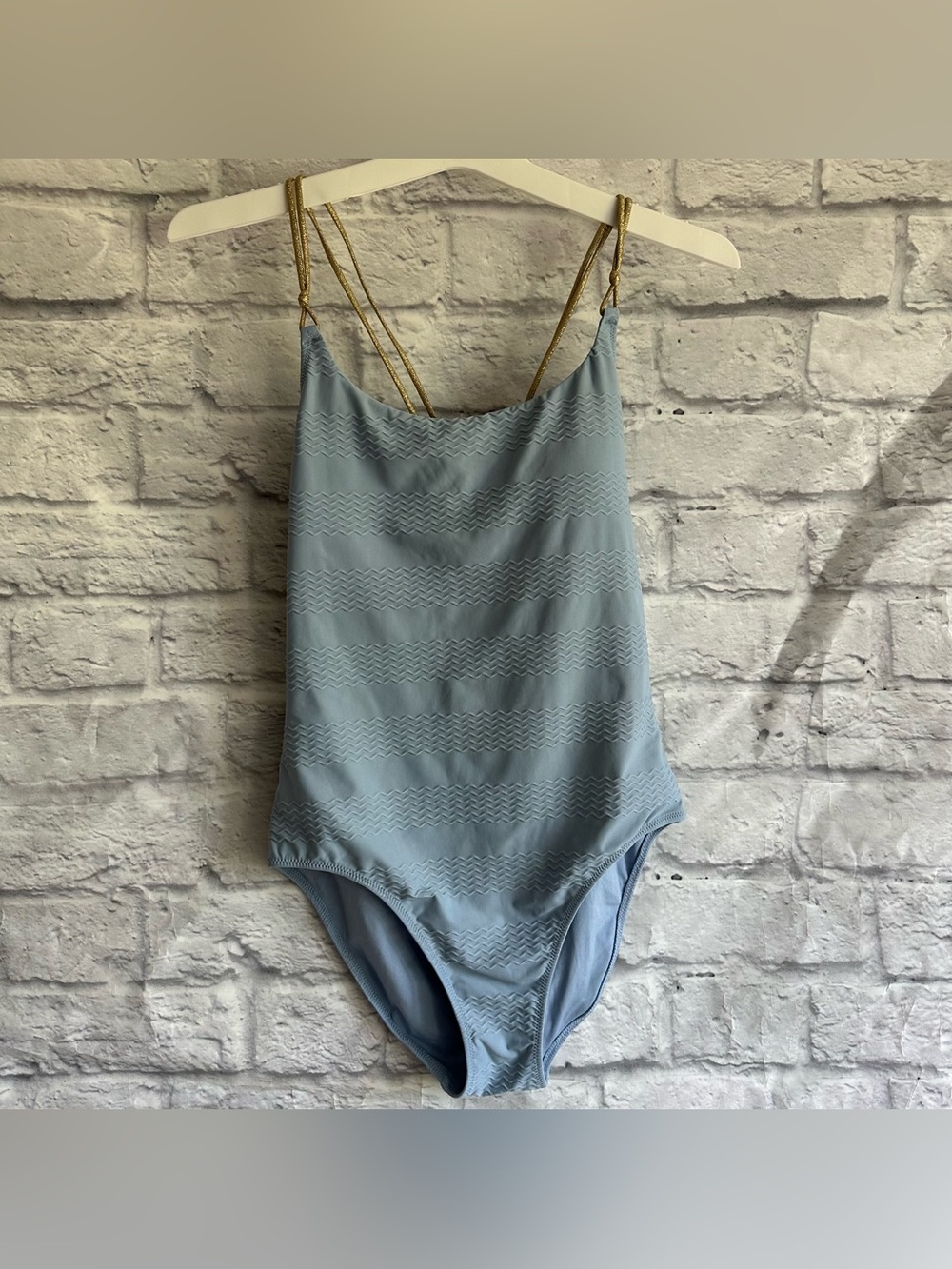 PREOWNED AERIE ONE PIECE FULL COVERAGE BLUE WAVE PATTERN TEXTURED BATHING SUIT M